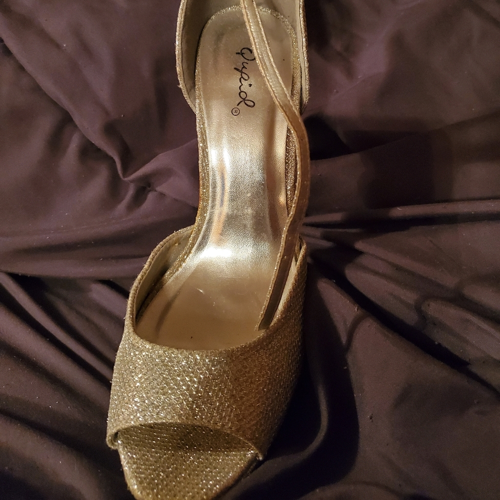Heels - Picture 2 of 9